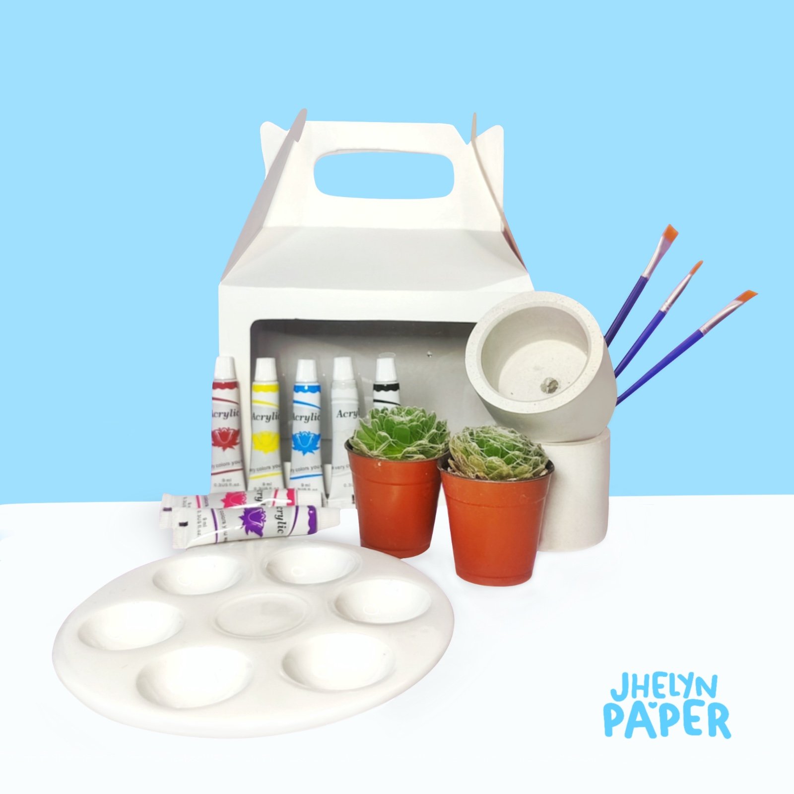 Mini Love Pots Circle es un kit diseñado para crear momentos especiales. Pinta y decora dos macetitas circulares mientras cultivan juntos un mini jardín lleno de color, creatividad y amor.